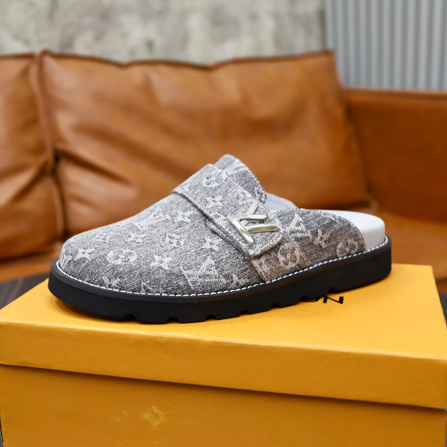 Ex-factory price 420💰 Lv. Popular men's slippers hot sale 🔥 🩴Official website one to one production 38-45 sizes 45 46 🉑️Customized!